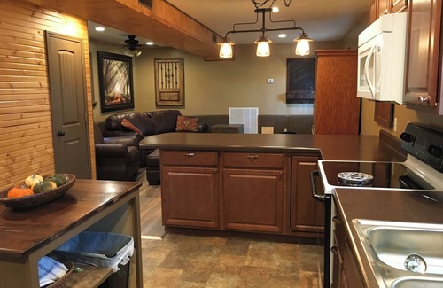 Drury House | Bunkhouse in the Ozarks with access to Creek Pavilion and close to Rockbridge