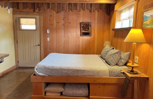 Winthrop Hotel | BunkHouse Inn Room 6-Walk to Downtown Winthrop