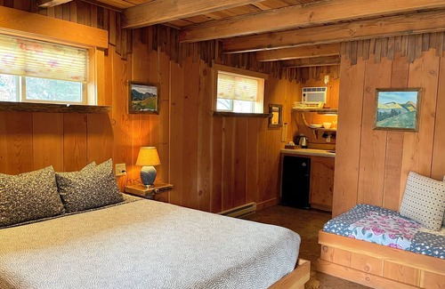 Winthrop Hotel | BunkHouse Inn Room 6-Walk to Downtown Winthrop