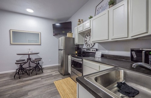 Maryville Apartment | Bunkhouse on the Square-Pet Friendly!