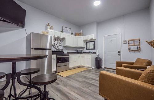 Maryville Apartment | Bunkhouse on the Square-Pet Friendly!