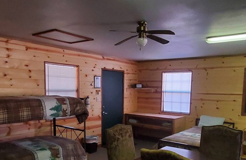 Yantis Cabin | Bunkhouse, Outdoor, Screened In Kitchen!