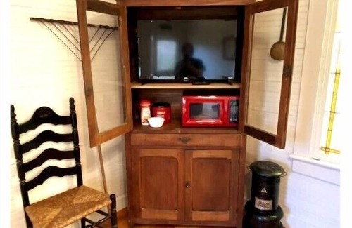 Jacksonville Cabin | Bunkhouse Seventy-Four - Cute, quaint and just minutes from Jacksonville, ILn