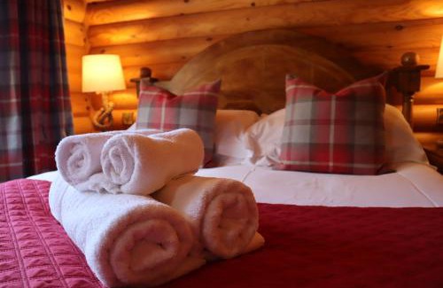 Berwick-upon-Tweed Ski Chalet | Bunnahahbain - Two Bedroom Luxury Log Cabin with Private Hot Tub