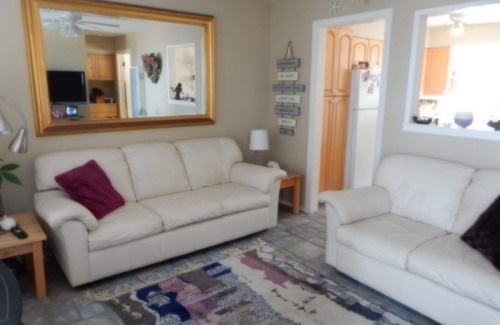 South Mission Beach Condo | Bunni's Beach Condo ~ WOW ! Free assigned parking! Calendar up to date.