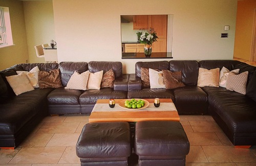 Ebford House | BUNNY BARN: Magnificent views, hot tub, tennis court, 6 acres, wild bunnies.