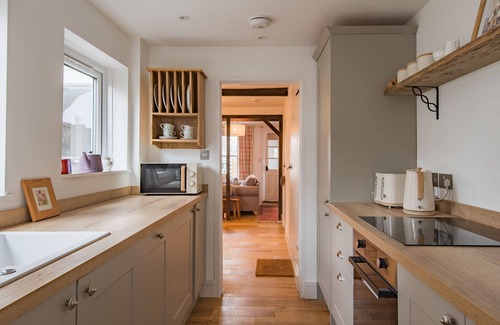 Hythe Cottage | Bunny Cottage by Bloom Stays - sleeps 4 guests in 2 bedrooms