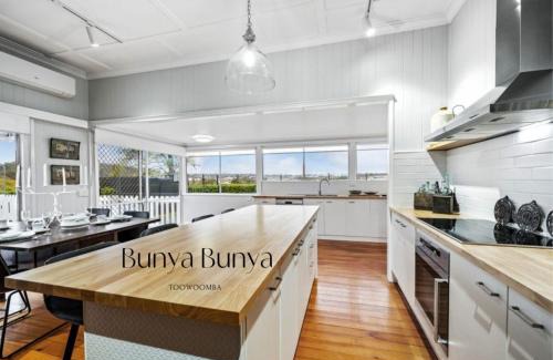 Glenvale House | Bunya Bunya Luxury Estate Toowoomba set over 2 acres with Tennis Court