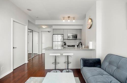 Bay Cloverhill Apartment | Burano Condo 1 BD in Downtown Toronto