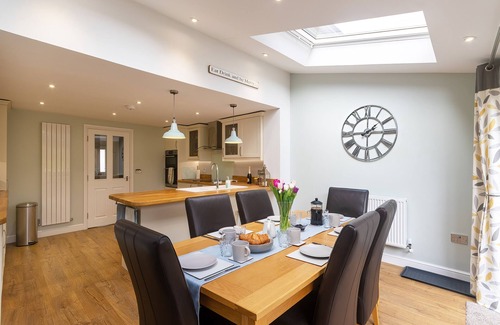 Buxton Cottage | BURBAGE VIEW, family friendly, with a garden in Buxton