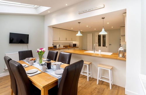 Buxton Cottage | BURBAGE VIEW, family friendly, with a garden in Buxton