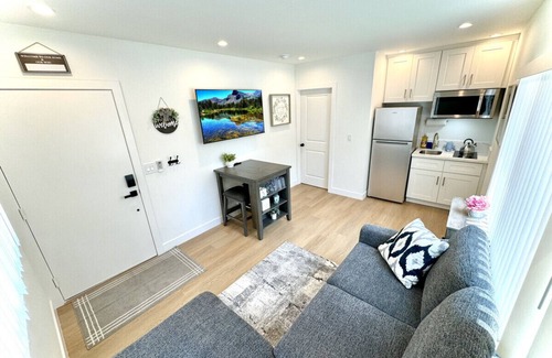 Burbank Apartment | Burbank Comfort Near Studios & Hollywood lifestyle