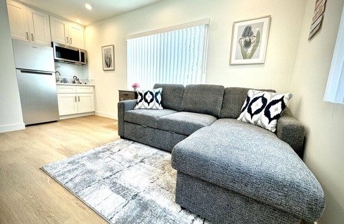 Burbank Apartment | Burbank Comfort Near Studios & Hollywood lifestyle