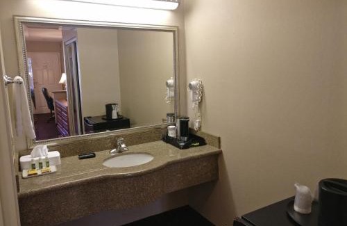 Burbank Hotel | Burbank Inn and Suites