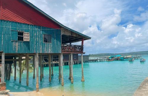 Koh Rong House | Burce Wood & Social House