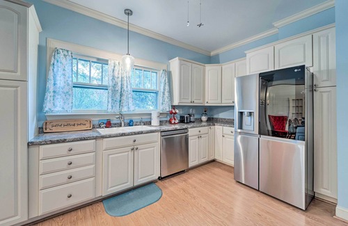 Burgaw House | Burgaw House w/Large Covered Porch & Swing!