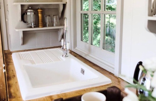 Stamford Cabin | Burghley Mouse Cider Hut: Set in Beautiful Orchard Surroundings.
