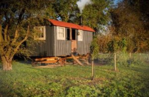 Stamford Cabin | Burghley Mouse Cider Hut: Set in Beautiful Orchard Surroundings.