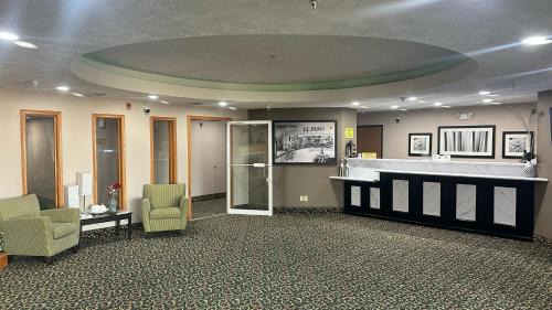 El Paso Hotel | Burgundy Inn & Suites By OYO El Paso