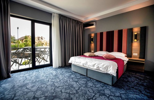 Strejnicu Bed & Breakfast | Burgundy