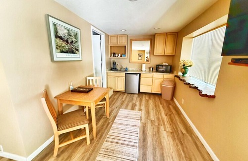 Kerby Condo | Burgundy Room at Kerbyville Inn - Newly Remodeled