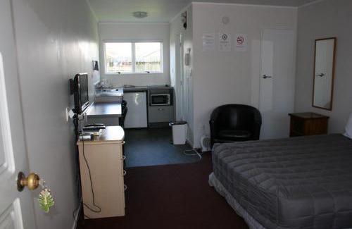 Kensington Hotel | Burgundy Rose Motel