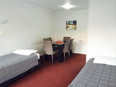 Kensington Hotel | Burgundy Rose Motel