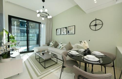 Business Bay Apartment | Burj Khalifa Poolview 1BR Apartment for 4 people