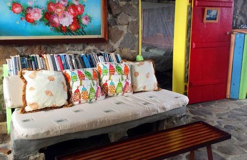 Moonhole House | Burke House’s private setting is relaxing, romantic and includes personal cook.