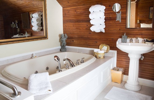 Gibsonville Hotel | Burke Manor Inn & Pavilion