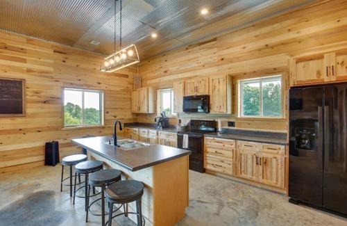 Burkesville House | Burkesville Cabin, 3 Mi to Dale Hollow Lake!