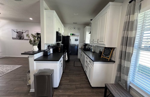 Burleson House | Burleson Farmhouse 3-bedroom house