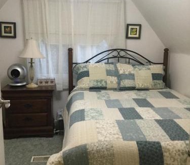 Peterborough Apartment | Burley's Executive Garden Suite