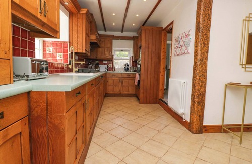 Lindale Cottage | BURNBANK COTTAGE, character holiday cottage in Grange-Over-Sands