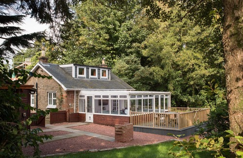 Arden Cottage | Burnbeag Cottage at Auchendennan - sleeps 7 guests in 3 bedrooms