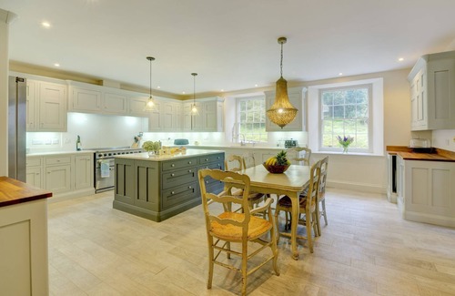 Redruth House | Burncoose House - a house that sleeps 14 guests in 7 bedrooms