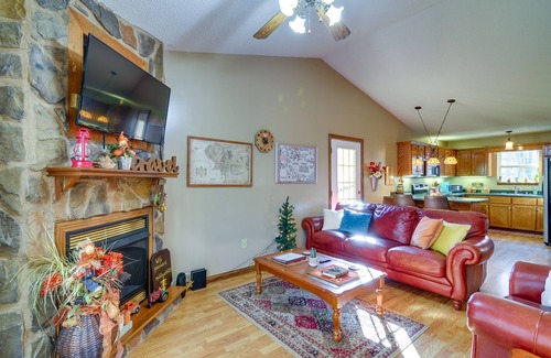 Sloans Valley Cabin | Burnside Resort Cabin w/Hot Tub & Outdoor Spots!
