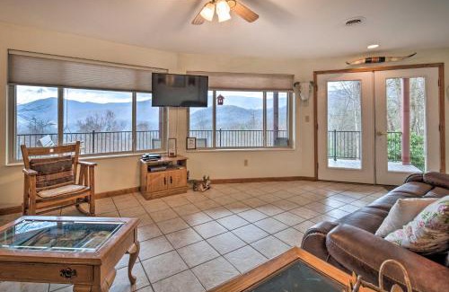 Burnsville Apartment | Burnsville Apt with Deck in Pisgah National Forest