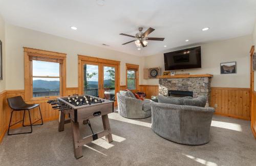 Wolf Laurel House | Burnt Skies Sleeps 10 Hot Tub Foosball Darts