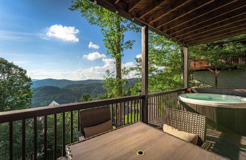Wolf Laurel House | Burnt Skies Sleeps 10 Hot Tub Foosball Darts