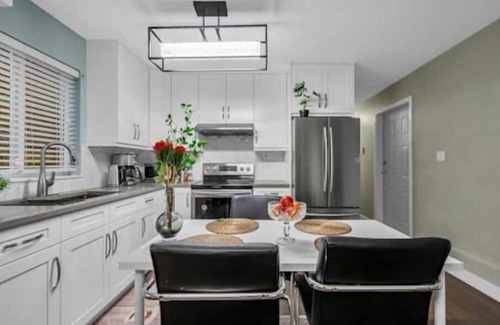Coquitlam House | Burquitlam Executive 2 BR Suite with beautiful view