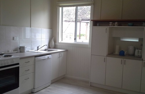 Riddoch House | Burr Cottage. Centrally located in the Limestone Coast.