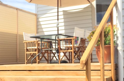 Riddoch House | Burr Cottage. Centrally located in the Limestone Coast.