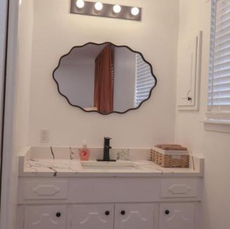 North San Antonio - SAT House | Burr oak