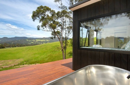 Barrengarry House | Burroo at Kangaroo Valley - Perfect Views - Outdoor Bath