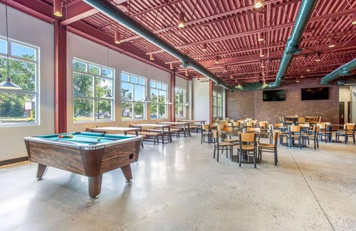 New Hartford Hotel | Burrstone Inn Ascend Hotel Collection