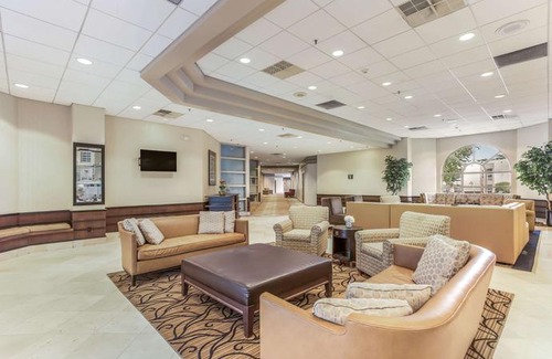 New Hartford Hotel | Burrstone Inn Ascend Hotel Collection