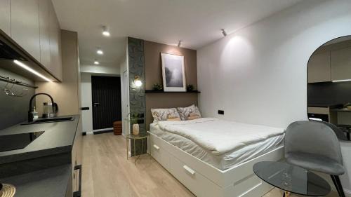 Teika Apartment | Burtnieku Apartment - Quiet & Cozy