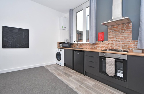 Burton on Trent Apartment | Burton Apartments. Free WiFi & Parking - Sleeps 2