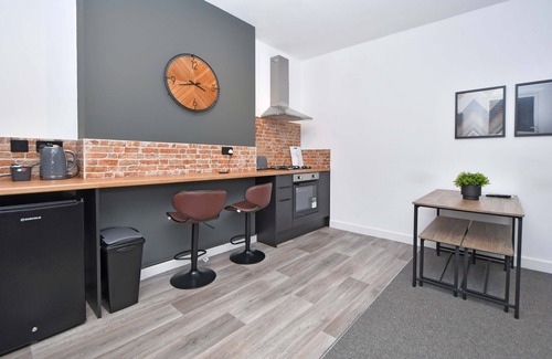 Burton on Trent Apartment | Burton Apartments. Free WiFi & Parking - 2 Bedroom